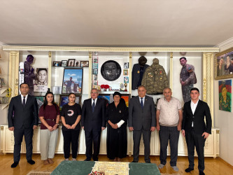 Tərtər Rayon İcra Hakimiyyətinin başçısı 27 Sentyabr – Anım Günü ilə əlaqədar Vətən müharibəsi şəhidi Abbasov Aysənanın ailəsini ziyarət edib