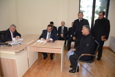 Rayon rəhbəri vətəndaş müraciətlərini dinləyib