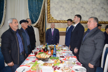 Rayon rəhbəri Vətən Müharibəsi şəhidi Təbriz Cəfərovun qardaşının toy şənliyində iştirak edib