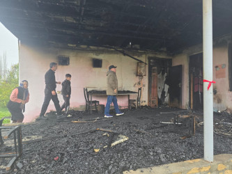 İcra başçısı Yuxarı Sarıcalı kəndində evi yanan ailəni ziyarət edib