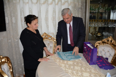 Rayon rəhbəri şəhid Teyyub Həsənovun ailəsini ziyarət edib