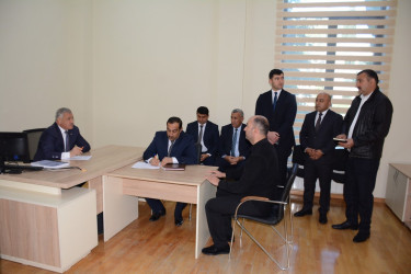 Rayon rəhbəri vətəndaş müraciətlərini dinləyib