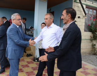 Rayon rəhbəri “Konstitusiya və Suverenlik İli” çərçivəsində Soyulan və Hacallı kəndindən olan şəhid ailələri və qazilərlə görüş keçirib