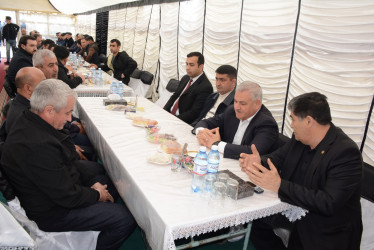 Rayon rəhbəri şəhid Şakir Həsənovun qardaşının yas mərasimində iştrak edib