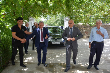 İcra başçısı rayonun Qaraağacı kəndindən olan qazi Rauf Nuriyevin ailəsində olub