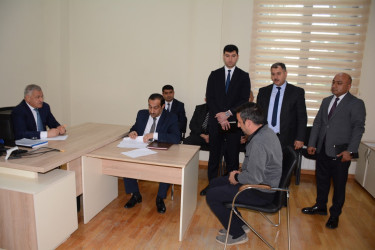 Rayon rəhbəri vətəndaş müraciətlərini dinləyib