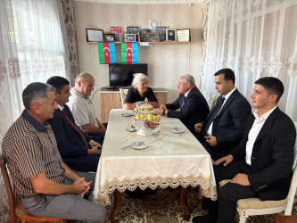 Tərtər Rayon İcra Hakimiyyətinin başçısı 27 Sentyabr – Anım Günü ilə əlaqədar Vətən müharibəsi şəhidi Azər Qasımovun ailəsini ziyarət edib