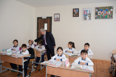 İcra başçısı Bəyimsarov kənd tam orta məktəbində mövcud şəraitlə tanış olub