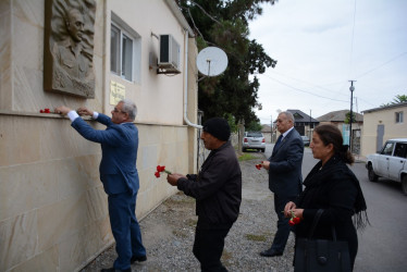 Rayon rəhbəri 27 sentyabr-Anım Gününün beşinci ildönümü ilə əlaqədar 3-cü dərəcəli “Vətənə xidmətə görə” ordenli şəhid Rəşad Vəlizadənin ailə üzvləri ilə birlikdə onun adını daşıyan küçədə aparılan əsaslı təmir işləri ilə tanış olublar