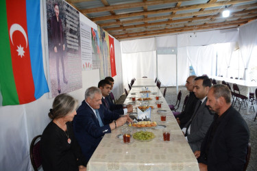 İcra başçısı şəhid atası Rövşən Məmmədovu 55 illik yubileyi münasibəti ilə təbrik edib
