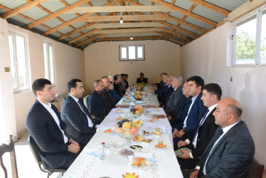 Rayon rəhbəri “Konstitusiya və Suverenlik İli” çərçivəsində Tərtər şəhərində şəhid ailələri ilə görüş keçirib
