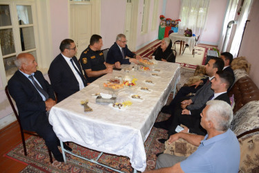 İcra başçısı şəhid anası Xırdaxanım Əliyevanı 80 illik yubileyi münasibəti ilə təbrik edib