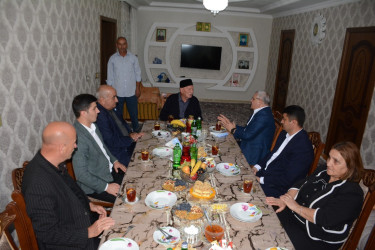 Rayon rəhbəri 87 yaşlı kənd ağsaqqalını evində ziyarət edib