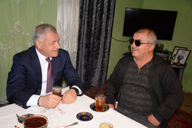 Rayon rəhbəri “Konstitusiya və Suverenlik İli” çərçivəsində üçüncü qrup əlil Qənbər Əsədovu ziyarət edib