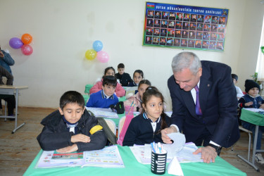 İcra başçısı Seydimli kənd tam orta məktəbində mövcud şəraitlə tanış olub