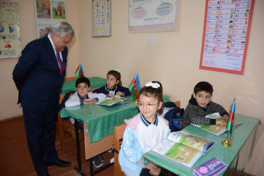 Rayon rəhbəri Yuxarı Sarıcalı kənd tam orta məktəbində mövcud şəraitlə tanış olub