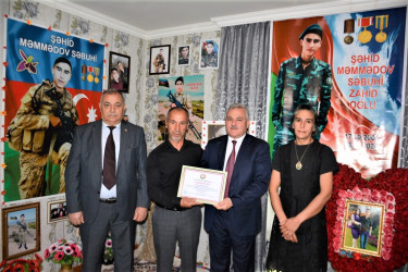 Rayon rəhbəri şəhid atası Zahid Məmmədovu 55 illik yubileyi münasibəti ilə təbrik edib