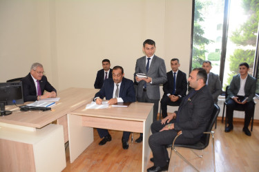 Rayon rəhbəri vətəndaş müraciətlərini dinləyib