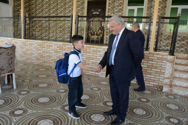 İcra başçısı Azadqaraqoyunlu kəndində 78 yaşlı müəllimi ziyarət edib