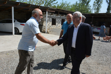 Rayon rəhbəri Qazyan  kəndində “Azərbaycan Bayrağı” ordenli Birinci Qarabağ müharibəsi veteranı Əhliman Nəzərovun  bacısının yas mərasimində iştirak edib