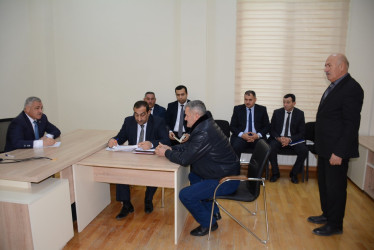 Rayon rəhbəri vətəndaş müraciətlərini dinləyib