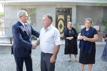 Rayon rəhbəri “Konstitusiya və Suverenlik İli” çərçivəsində Dəmirçilər və Cəmilli kəndindən olan şəhid ailələri və qazilərlə görüş keçirib
