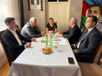Tərtər Rayon İcra Hakimiyyətinin başçısı 27 Sentyabr – Anım Günü ilə əlaqədar Vətən müharibəsinin mülki şəhidi Şahin İbrahimovun ailəsini ziyarət edib