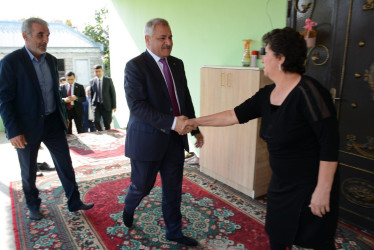 Rayon rəhbəri 8 noyabr - Zəfər Gününün beşinci ildönümü ilə əlaqədar şəhid Abbaszadə Elşadın ailəsini ziyarət edib