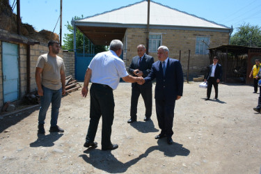 Rayon rəhbəri 85 yaşlı şəhid atası Vəli Hüseynovu ad günündə ziyarət edib