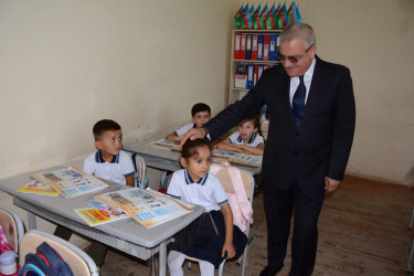 Rayon rəhbəri Seydimli kənd tam orta məktəbində mövcud şəraitlə tanış olub