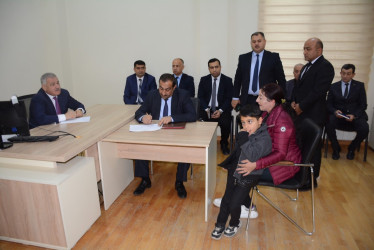 Rayon rəhbəri vətəndaş müraciətlərini dinləyib