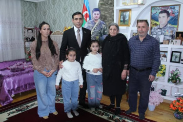 Milli Məclisin deputatı Anar Məmmədov şəhid İsmayıllı Şamilin ailəsini ziyarət edib