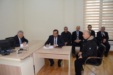 Rayon rəhbəri vətəndaş müraciətlərini dinləyib