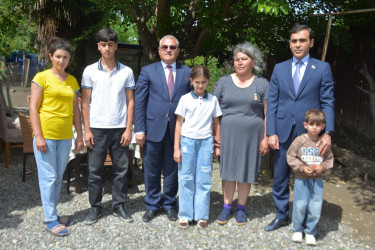 Rayon rəhbəri Milli Məclisin Deputatı ilə birlikdə şəhid Şəldiyev Talıbın ailəsini ziyarət edib
