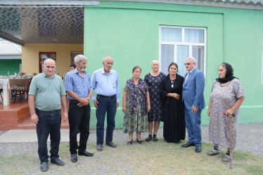 Rayon rəhbəri “Konstitusiya və Suverenlik İli” çərçivəsində Evoğlu kəndində şəhid ailələri və qazilərlə görüş keçirib