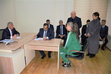 Rayon rəhbəri vətəndaş müraciətlərini dinləyib