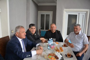 Rayon rəhbəri “Azərbaycan Bayrağı” ordenli Birinci Qarabağ müharibəsinin veteranı Əhliman Nəzərovun qardaşının yas mərasimində iştrak edib