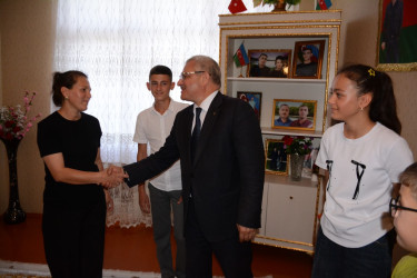 Tərtər Rayon İcra Hakimiyyətinin başçısı 27 Sentyabr – Anım Günü ilə əlaqədar Vətən müharibəsinin mülki şəhidi Şakir Zamanovun ailəsini ziyarət edib