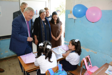 Tərtər Rayon İcra Hakimiyyətinin başçısı “Bilik Günü” münasibətilə ümumtəhsil məktəblərində olub, şəhid övladları ilə görüşüb