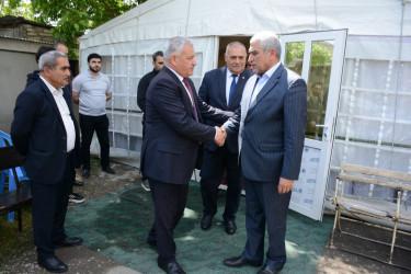 Rayon rəhbəri şəhid Mahir Əsədovun anasının yas mərasimində iştrak edib