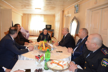 Rayon rəhbəri şəhid Mübariz Süleymanovun ailəsini ziyarət edib