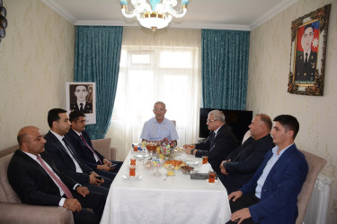 Tərtər Rayon İcra Hakimiyyətinin başçısı 27 Sentyabr – Anım Günü ilə əlaqədar Vətən müharibəsi şəhidi Qubad Hacıyevin ailəsini ziyarət edib
