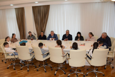 Tərtər Rayon İcra Hakimiyyətinin başçısı Müstəqim Məmmədov azyaşlı şəhid övladlarını qəbul edib