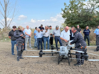 Tərtərdə aqrar sahədə müasir dron texnologiyalarının tətbiqinə dair fermerlərlə maarifləndirici tədbir keçirildi