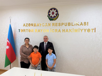 Rayon rəhbəri vətəndaş müraciətlərini dinləyib