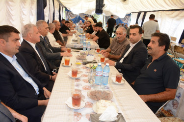 İcra başçısı Vətən müharibəsi şəhidi Mirzəli Rəşadın bibisinin yas mərasimində iştirak edib