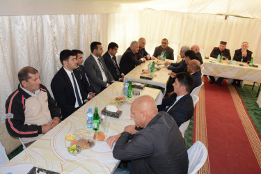 Rayon rəhbəri şəhid Mahir Əsədovun anasının yas mərasimində iştrak edib
