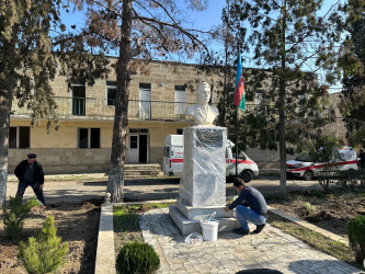 Tərtərdə şəhid Teyyub Həsənovun büstü ətrafında abadlıq və təmizlik işləri aparılıb