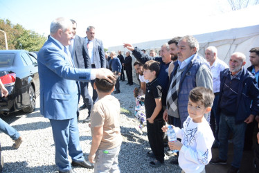 Rayon rəhbəri Birinci Qarabağ müharibəsi əlilinin övladının yas mərasimində iştirak edib