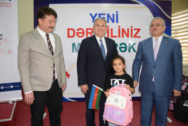 Tərtərdə şəhid, qazi və aztəminatlı ailələrdən olan 200 nəfər ibtidai sinif şagirdinə məktəbli ləvəzimatları və çantalar hədiyə olunub